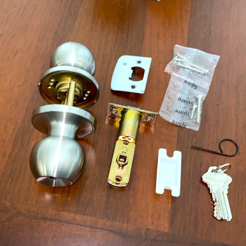 New Exterior Interior Ball‎ Door Knobs with Lock and Key, for Privacy